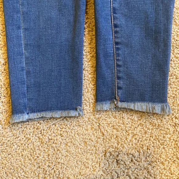 AMERICAN EAGLE WOMEN’S ripped/distressed HI-RISE JEGGING/jeans. Size 10R. - Picture 3 of 14